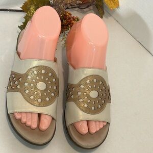 Munro Women's Sandals in Gold and Cream